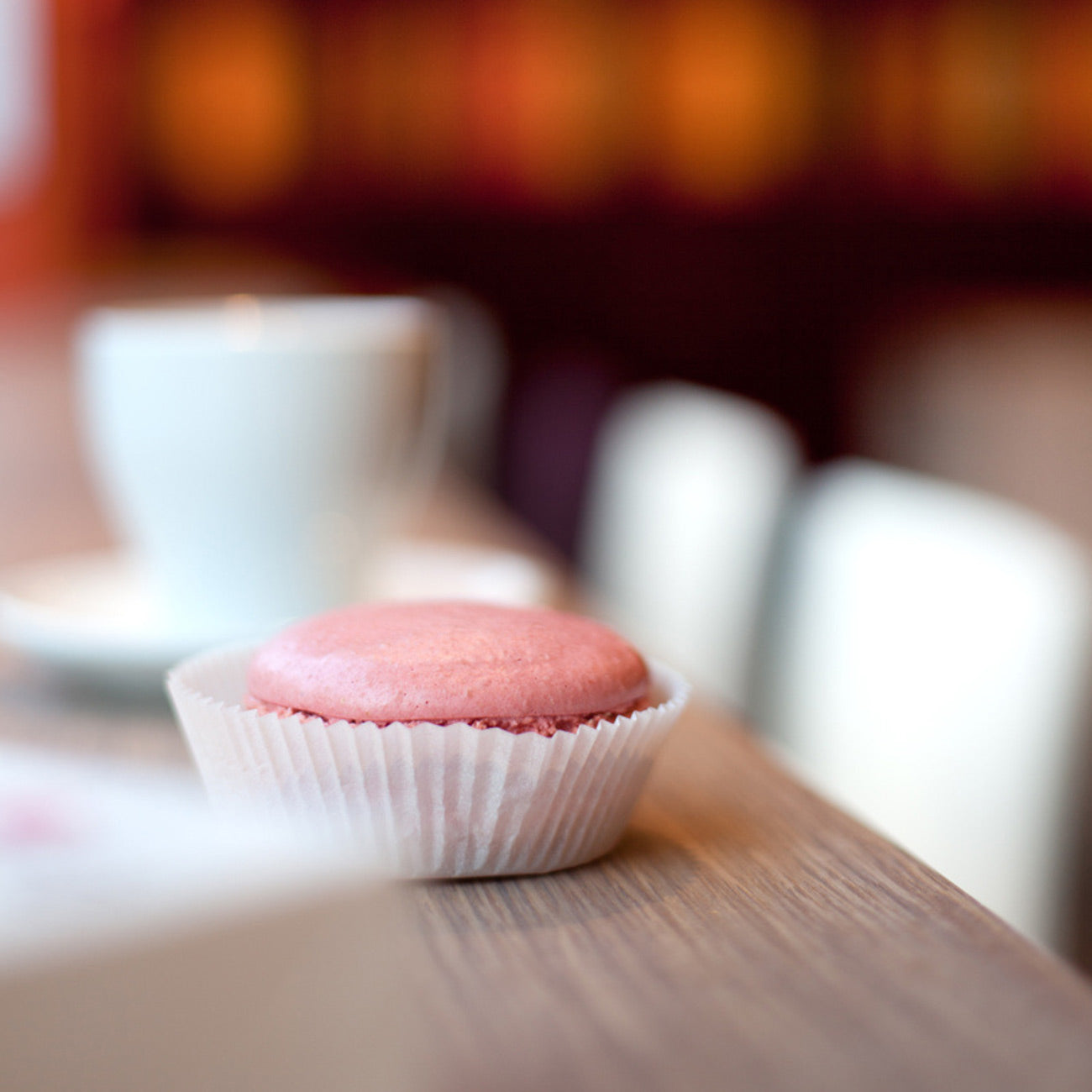 Grand macaron aux fruits rouges